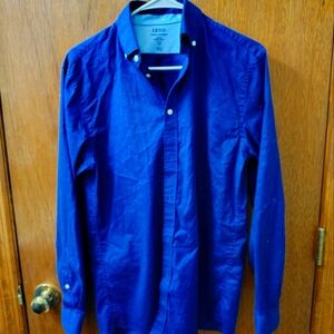 Izod Blue Casual Button Down Shirt EUC.